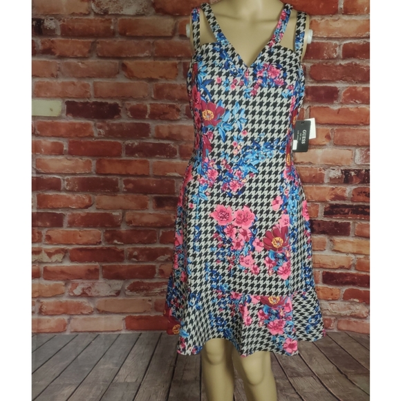 Guess Sleeveless Floral Mini Dress NWT - Picture 3 of 3